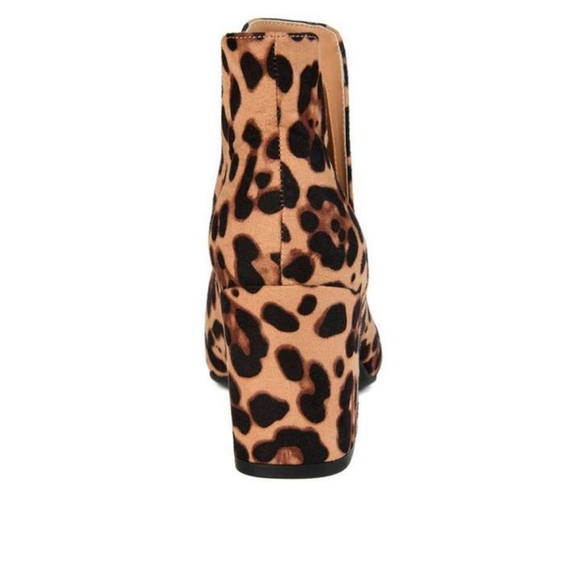 Journee Collection Women's Gwen Bootie Cheetah Multiple Sizes New With Box - Picture 4 of 6